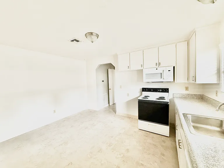 115 B St #115 — Photo 6