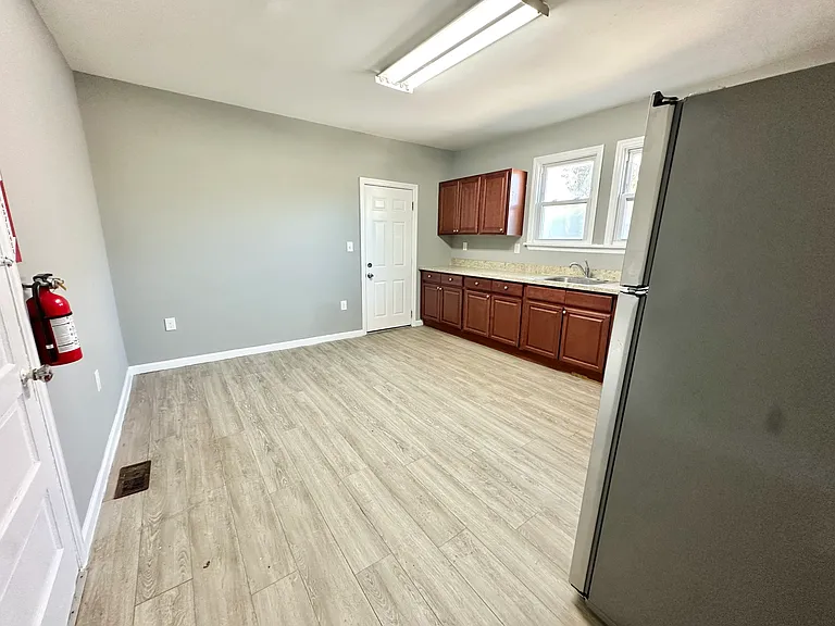 137 N 3rd St #1 — Photo 4