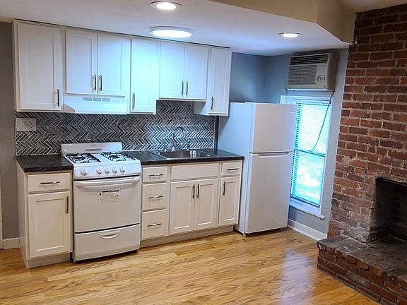3rd image of 160 S Fairmount St APT 8
