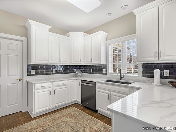 4th image of 109 Via Lauren Dr