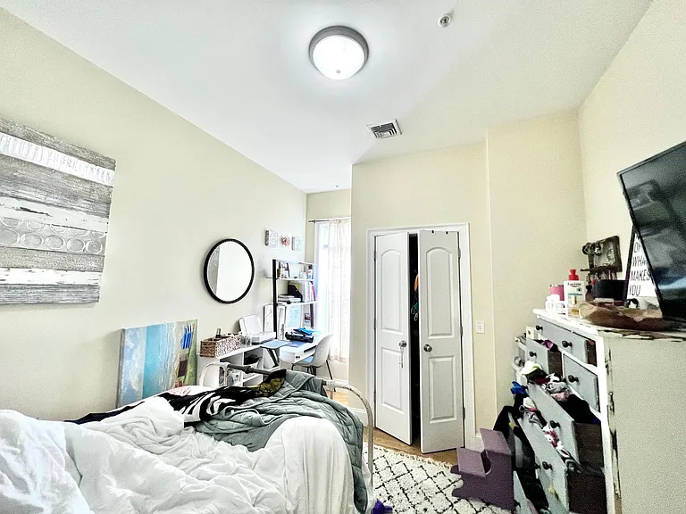 395 W Broadway #4F — Photo 8