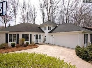 27809 Sanders Ln, North Olmsted, OH 44070