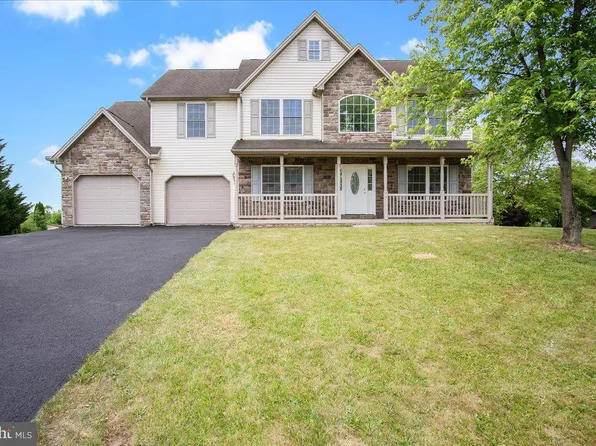 816 Lindia Dr, Chambersburg, PA 17202