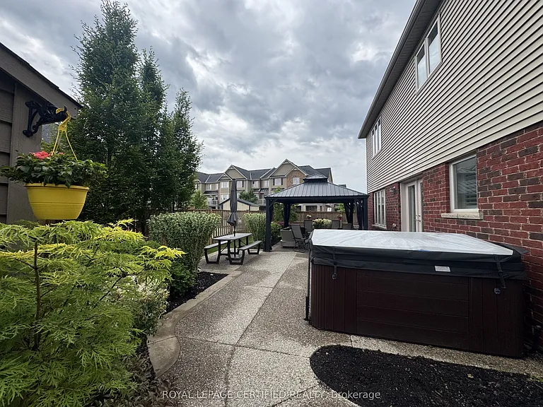 252 Westbank Trl — Photo 44