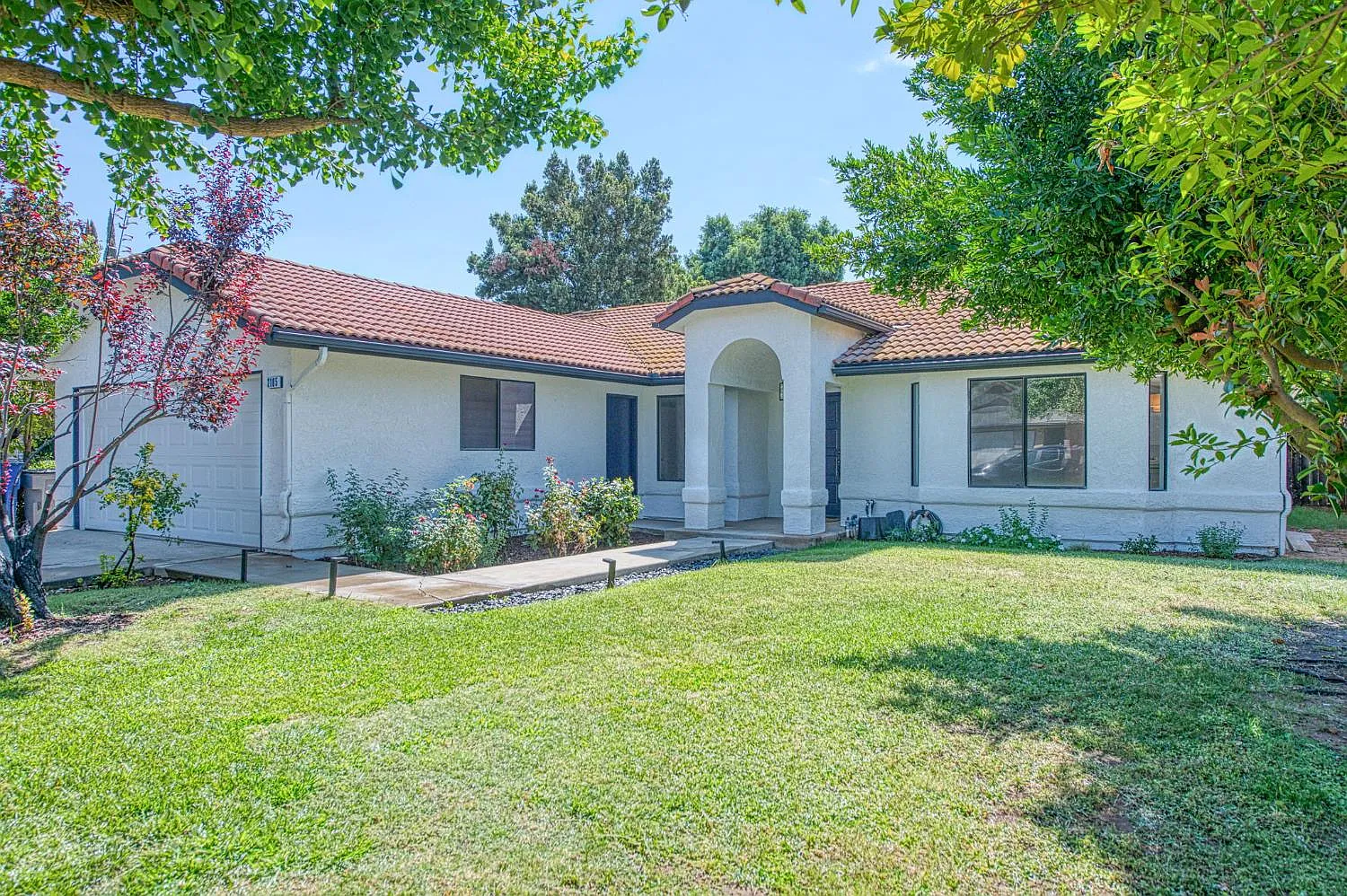 2105 E El Paso Ave photo 1