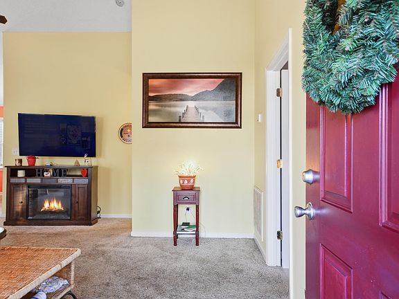 3rd image of 400 Rockland Dr