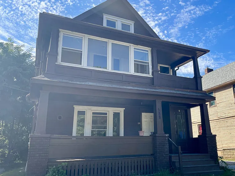 588 Schiller Ave — Photo 1
