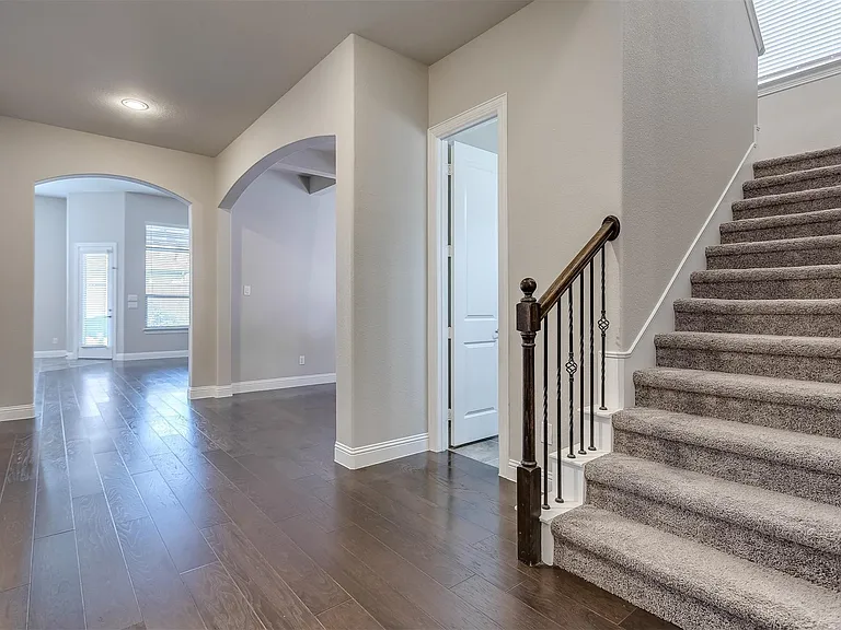 3323 Royal Ridge Dr — Photo 7