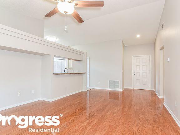 3rd image of 10826 Peppersong Dr