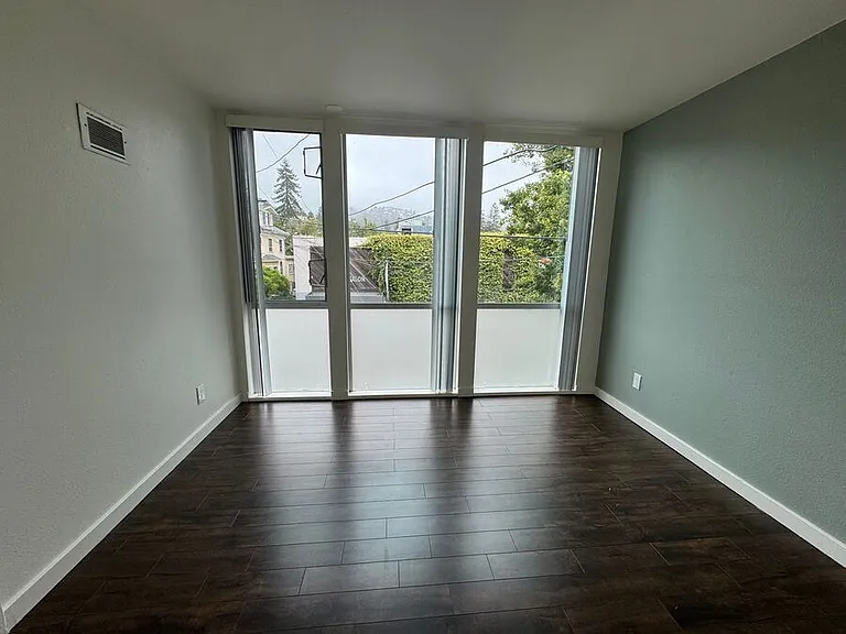 2828 College Ave — Photo 18