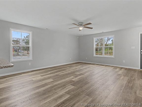 5th image of 402 Rutherford St