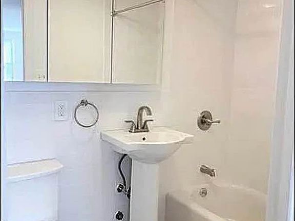 3rd image of 21-12 Broadway #4