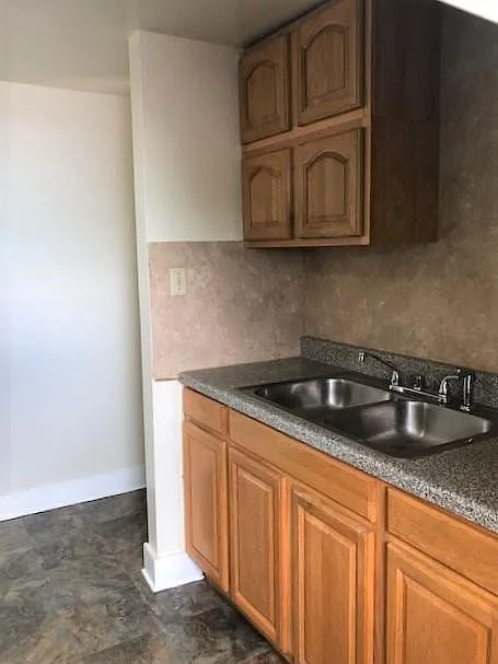 2 bed, 740 sqft, $1,300 — Photo 2