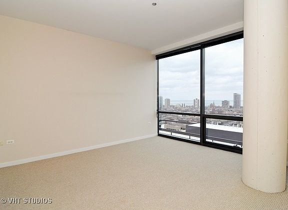 5th image of 860 W Blackhawk St #2807