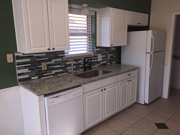2nd image of 1920 Maxwell Dr