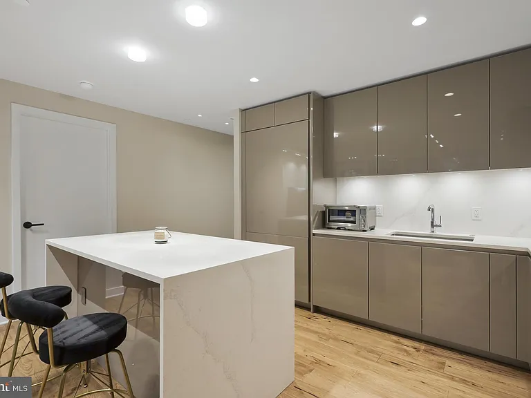 1781 N Pierce St #406 — Photo 8