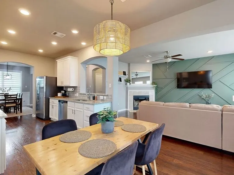 3602 Addison St — Photo 4