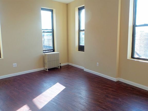 1 Bright Ridgewood 3BR Corner Unit L M No Fee