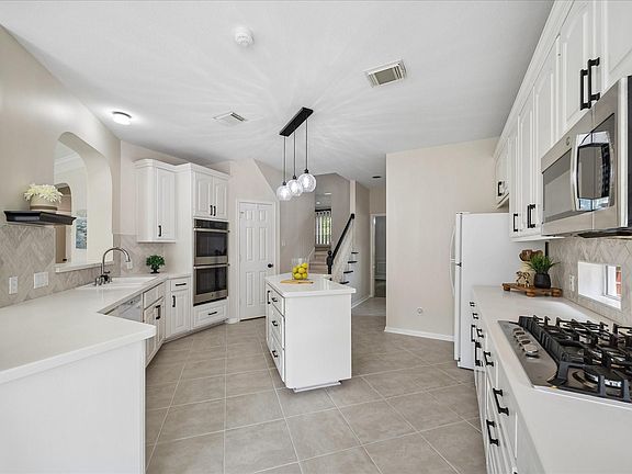 3rd image of 7503 Stone Arbor Dr