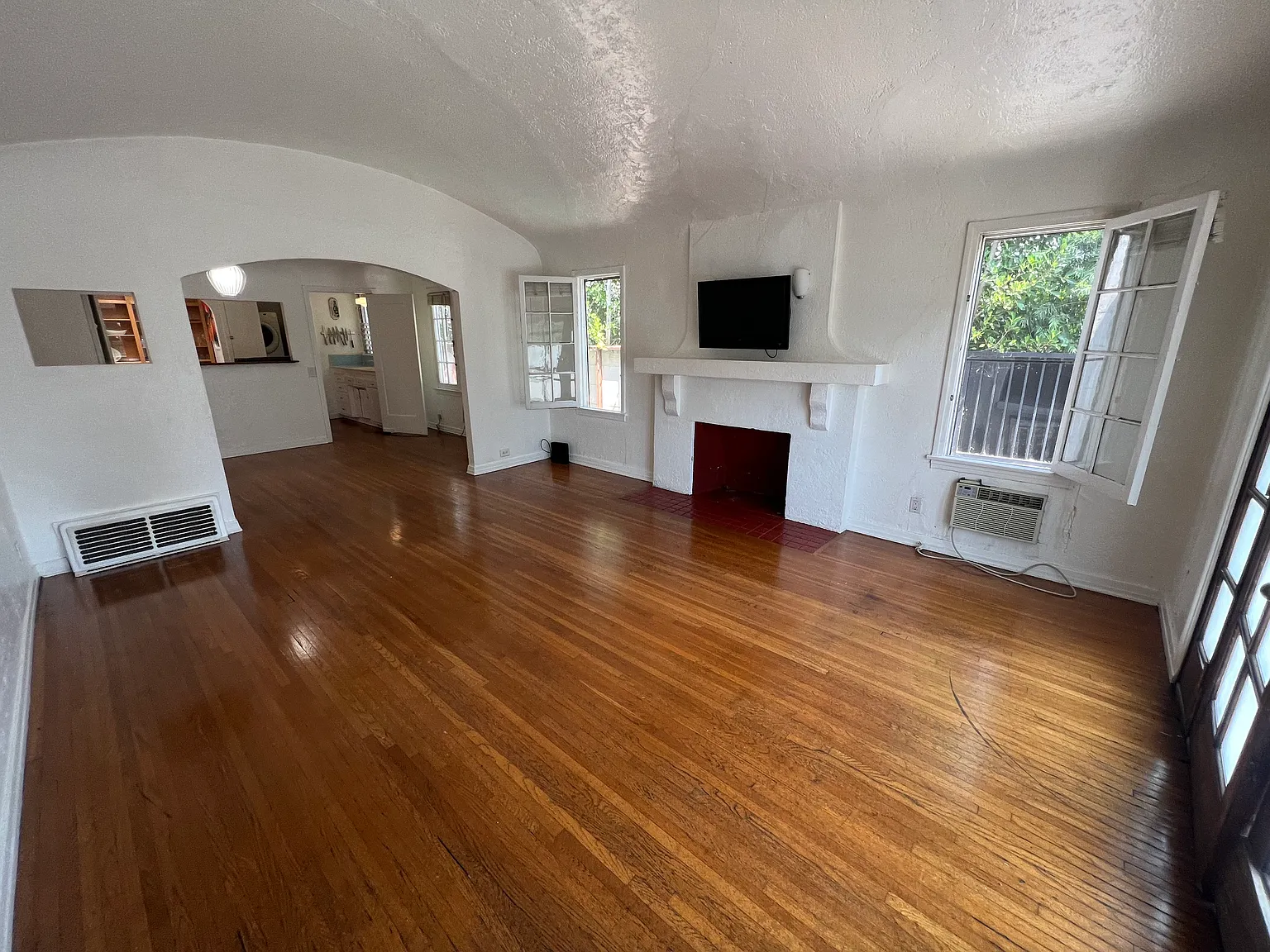 2 bed, 2000 sqft, $4,250 — Photo 4