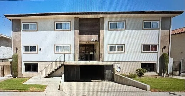 15851 Vanowen St #103