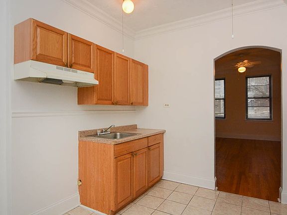 3rd image of 2737 N Spaulding Ave #D322