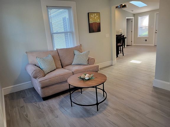 3rd image of 168 Neck St #168