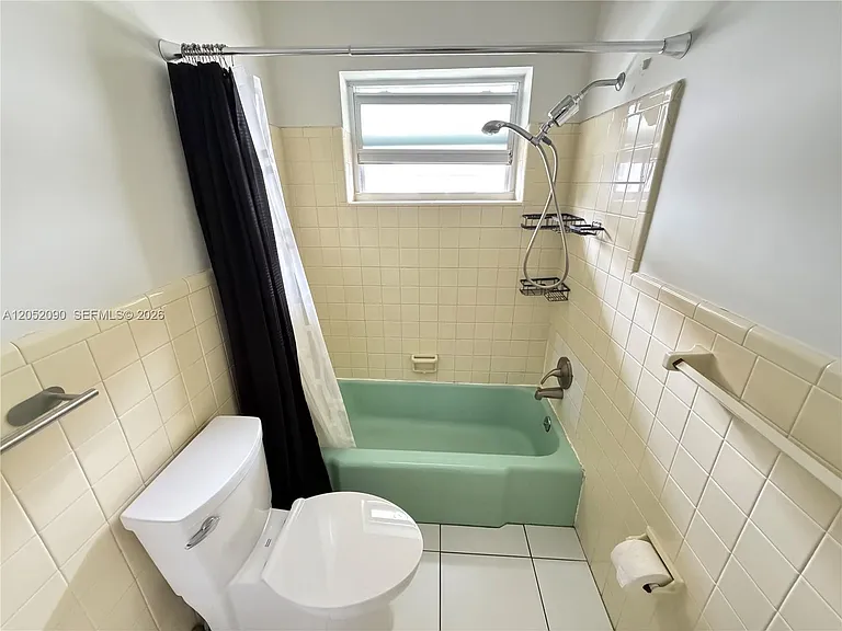 2352 NE 9th St #B — Photo 16