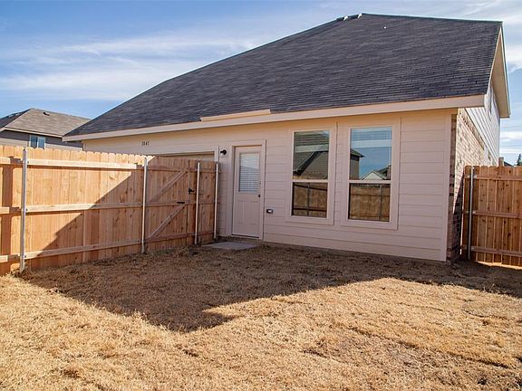 3rd image of 1841 Jasmine Dr