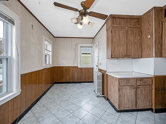 4th image of 481 Lagrange St