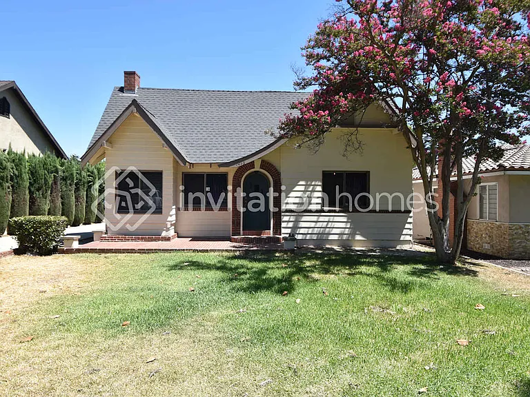 1446 N Euclid Ave — Photo 1