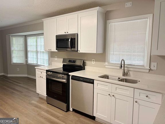 4th image of 385 Nectarine Dr