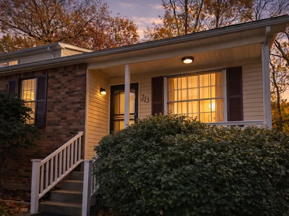 213 Oak Grove Dr, Nashville, TN 37217