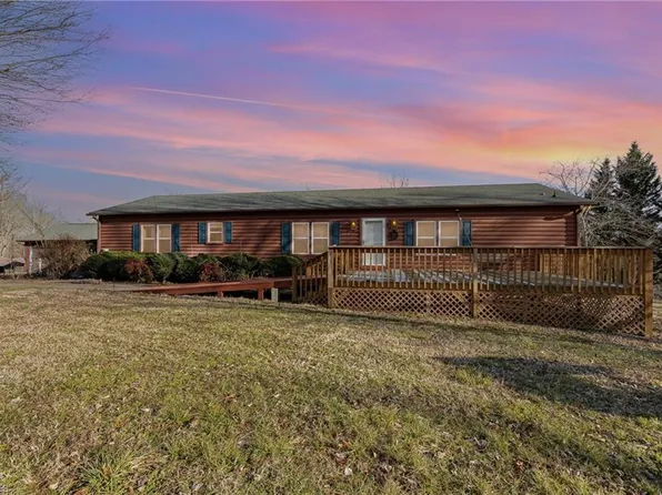 2136 Larae Ln, East Bend, NC 27018