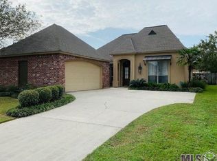 9350 Country Lake Dr, Baton Rouge, LA 70817