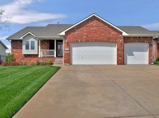 604 E Stone Gate Cir, Augusta, KS 67010