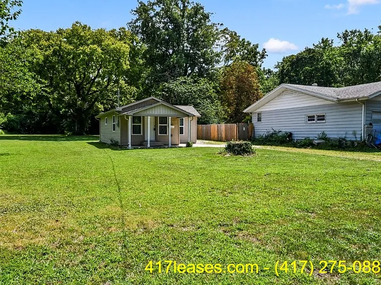 2518 N Weller Ave — Photo 27