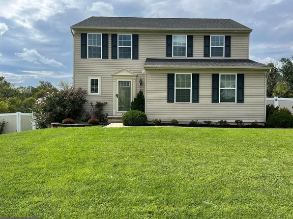 237 Green Meadow Dr, Douglassville, PA 19518