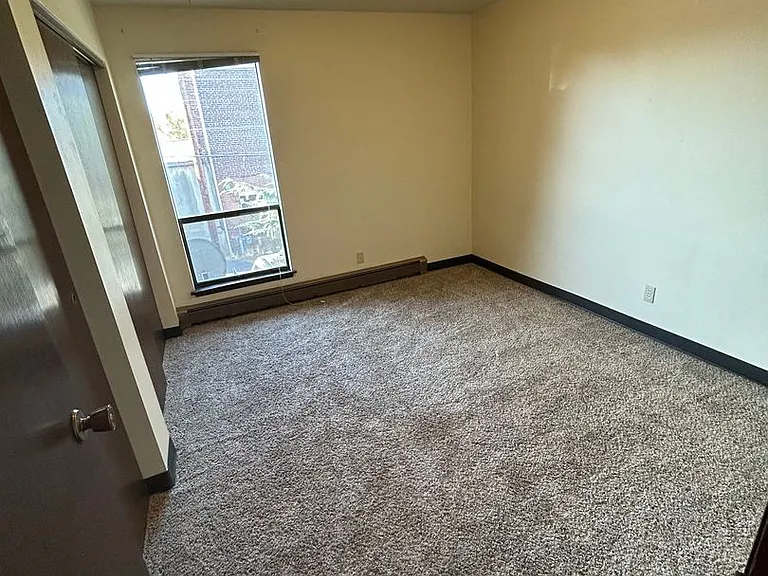230 W Broadway St — Photo 12