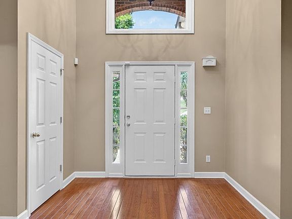 5th image of 560 Brook Hollow Dr