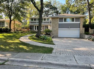 627 Colwyn Ter, Deerfield, IL 60015