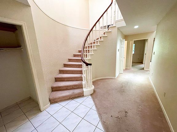 4th image of 1725 Southmere Cres #6