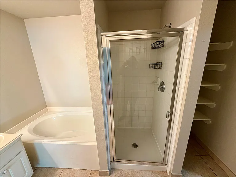 3715 Lindenfield Dr — Photo 31