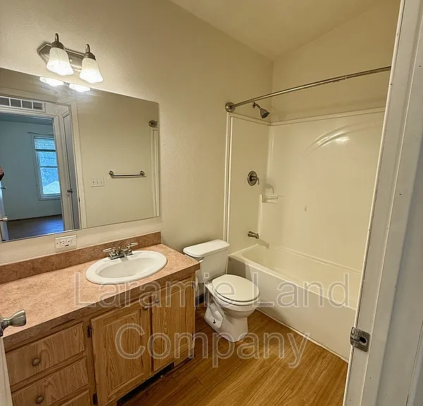 382 N Buchanan St #B — Photo 5
