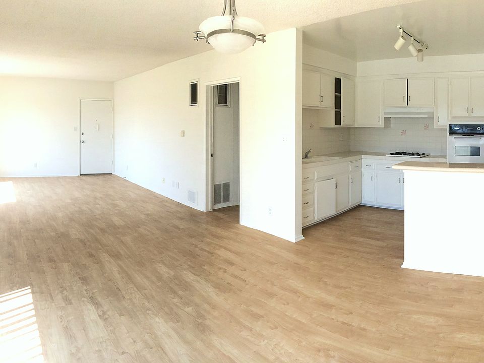 Spacious living area and open kitchen