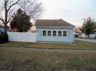 303 W 7th St, Pana, IL