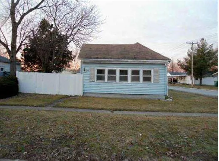 303 W 7th St photo 1