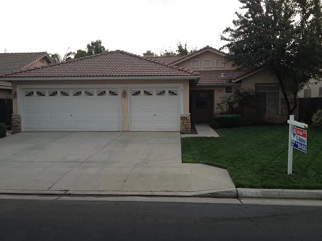 2299 E Trenton Ave photo 1