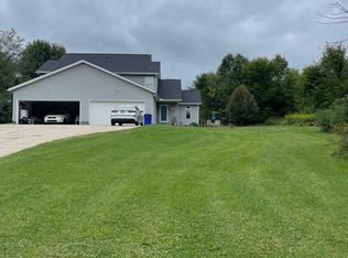 9005 Peck Rd, Ravenna, OH 44266