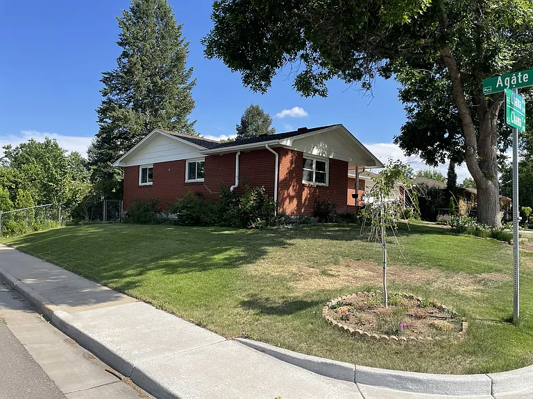 2410 Chama Ave — Photo 2